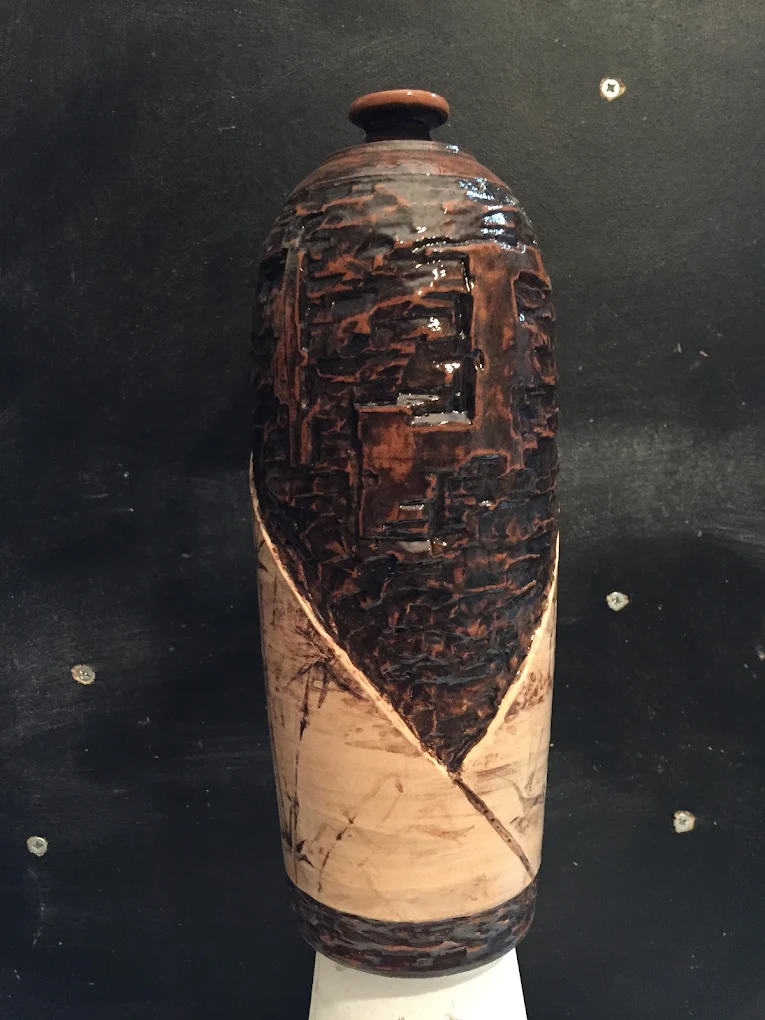 Textured lidded vessel